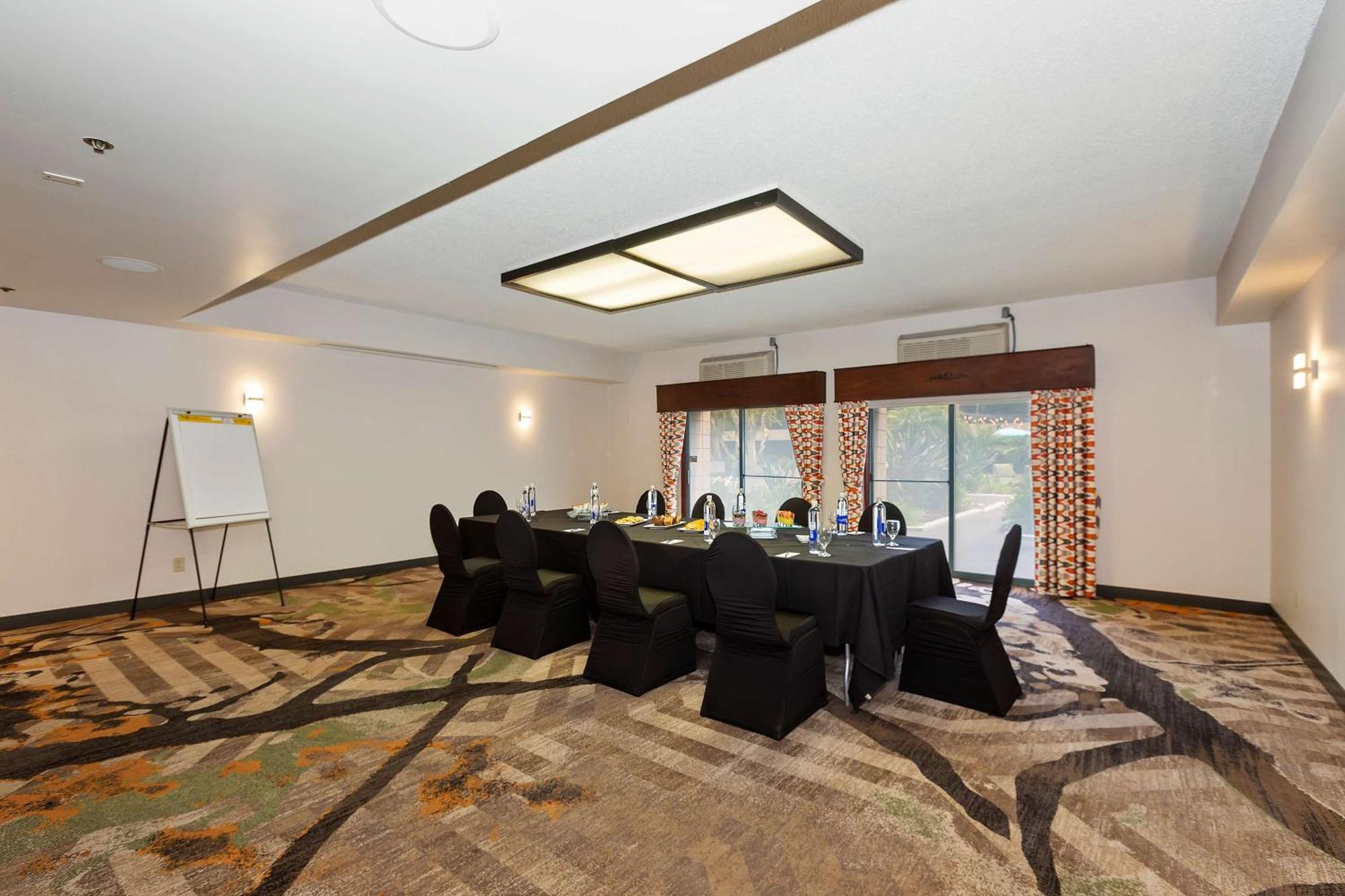 Doubletree By Hilton Whittier Hotel Exterior photo